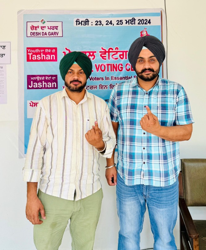 पटियाला: चुनाव आयोग द्वारा पत्रकारों को पोस्टल बैलेट पेपर से वोट देने की दी गई सुविधा का पटियाला जिले के पत्रकारों ने फायदा उठाया और पूरे उत्साह के साथ अपने वोट के अधिकार का प्रयोग किया.